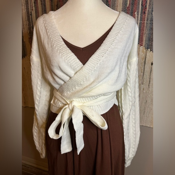 BNWT, Ivory Cropped Wrap Sweater - Picture 5 of 9